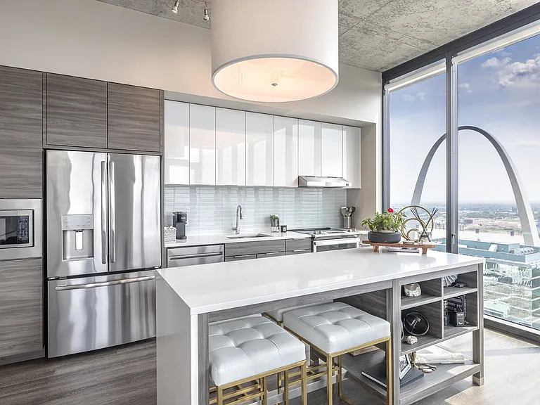 One Cardinal Way Luxury apartments have Gourmet Kitchens with views of the St. Louis Arch
