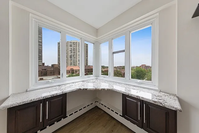 708 W Bittersweet Pl #701 — Photo 4