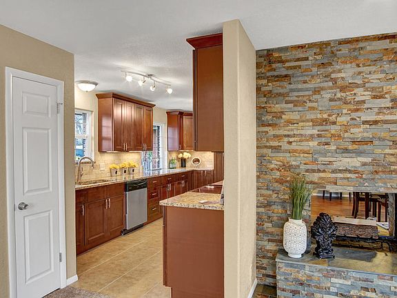 3rd image of 6354 Wicklow Cir E