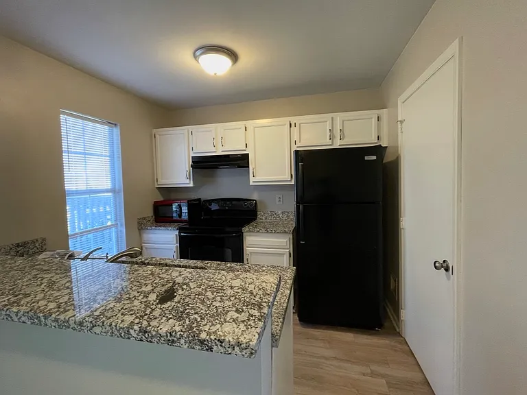 8107 Circle Tree Ln — Photo 2