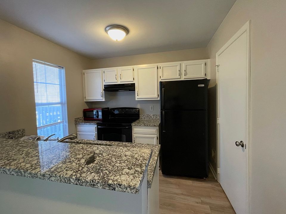 2nd image of 8107 Circle Tree Ln