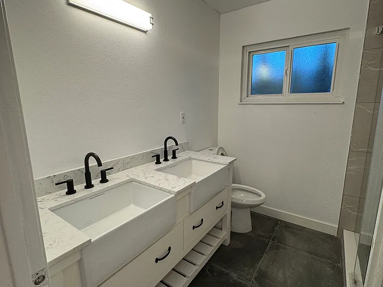 528 N Placentia Ave — Photo 4