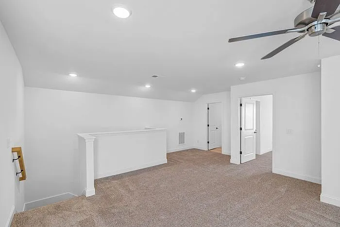 3 bed, 3.0 bath, 2363 sqft, $2,600 — Photo 3