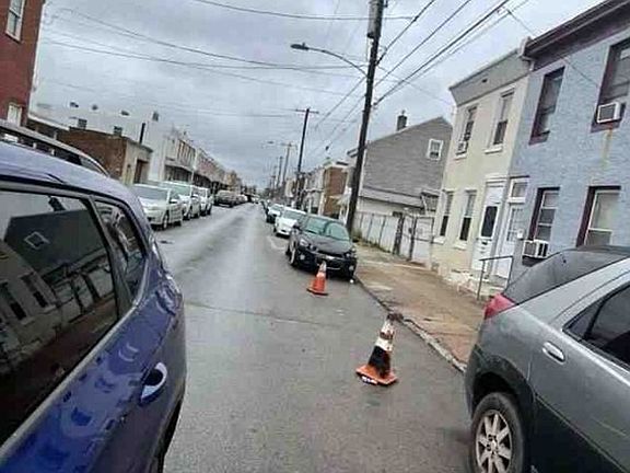 Exterior Neighborhood (street photo)