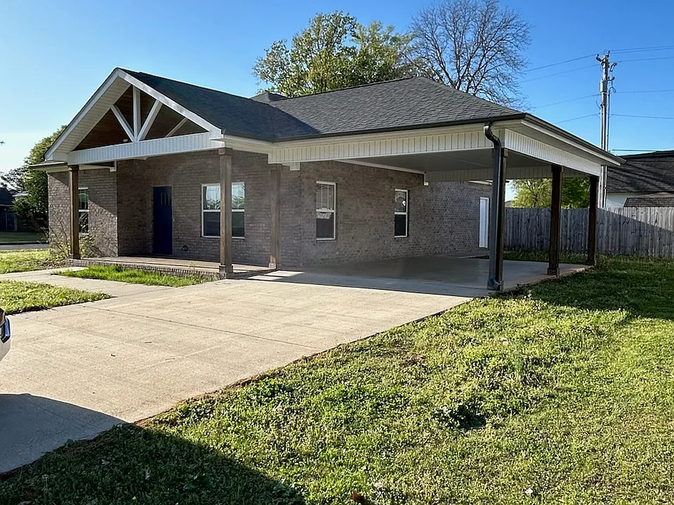 1001 E Ford Ave