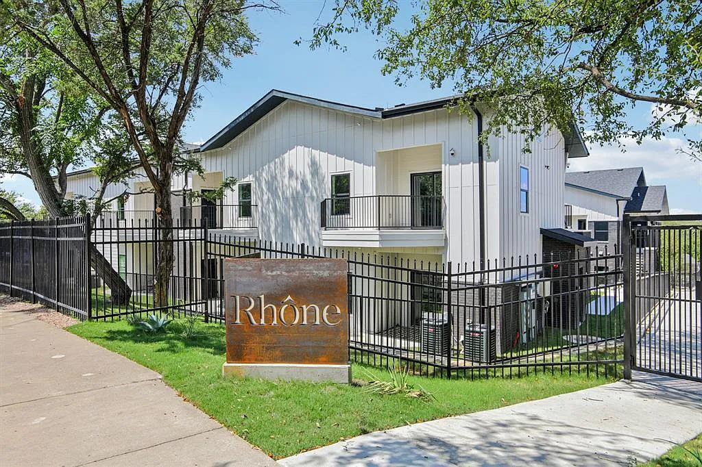 1 bed, 1.0 bath, 749 sqft, $1,940 — Photo 1