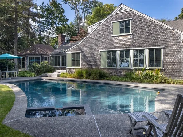 16 Vine St, Marion, MA 02738