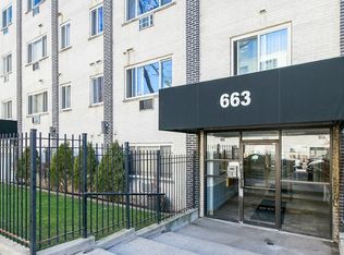 665 W Grace St #515, Chicago, IL 60613