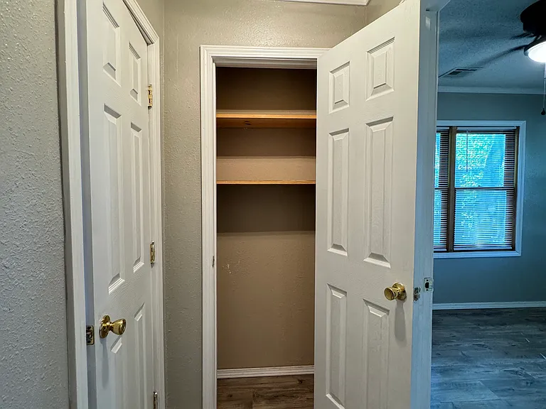 1240 E Walnut St — Photo 31