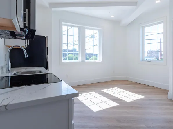 8 Water St #205, Nashua, NH 03060