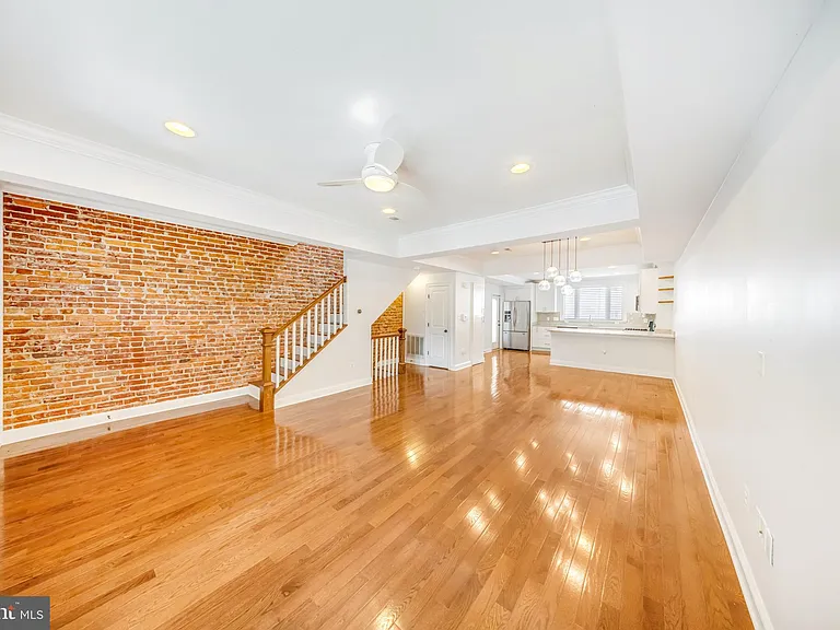 1505 Spring Pl NW — Photo 11