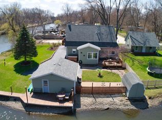 104 Hilltop Ave, McHenry, IL 60050