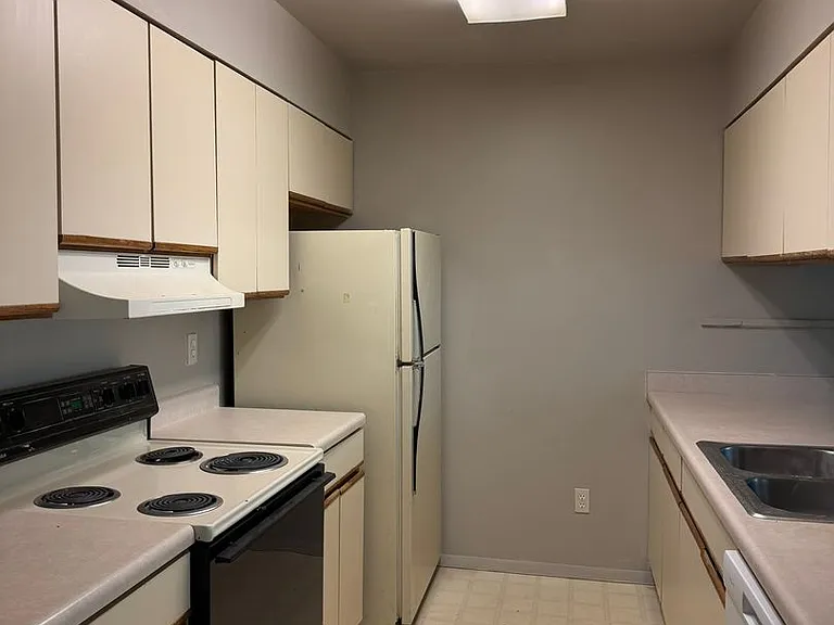 812 W Cedar Ct — Photo 4