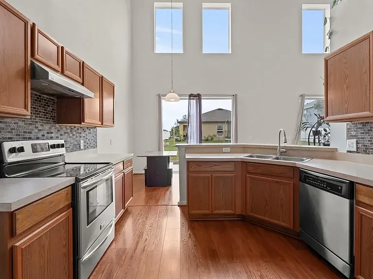 1911 Michigan Ct — Photo 16