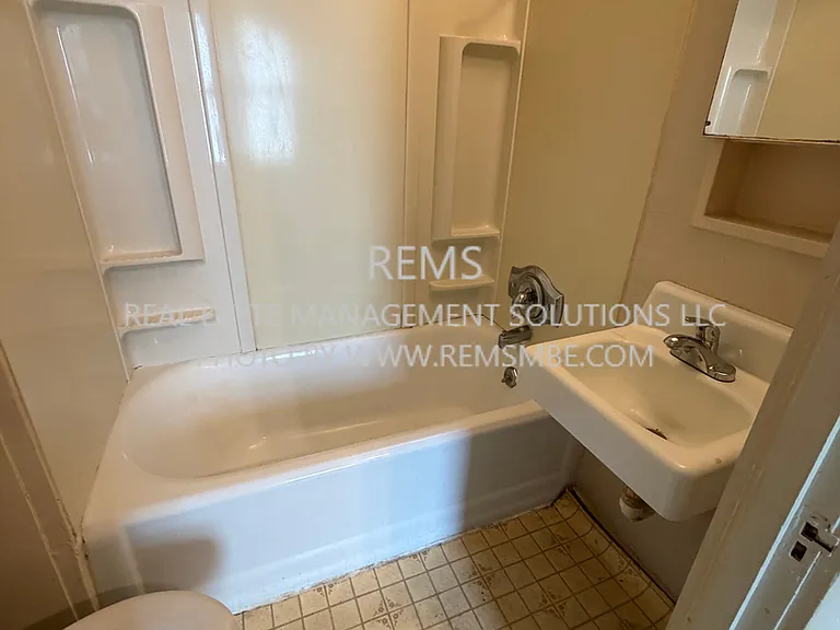 125 7th Ave — Photo 9
