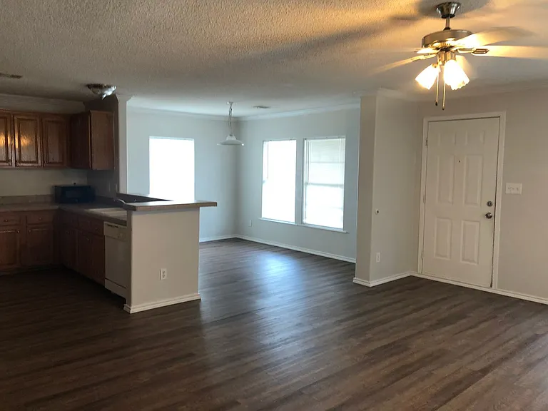 115 Varsity Dr — Photo 45