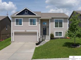 19418 R St, Omaha, NE 68135