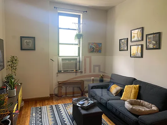 Rented by City Stop Realty | media 18