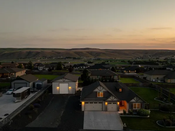 2104 S Coulee Vista Dr, Kennewick, WA 99338