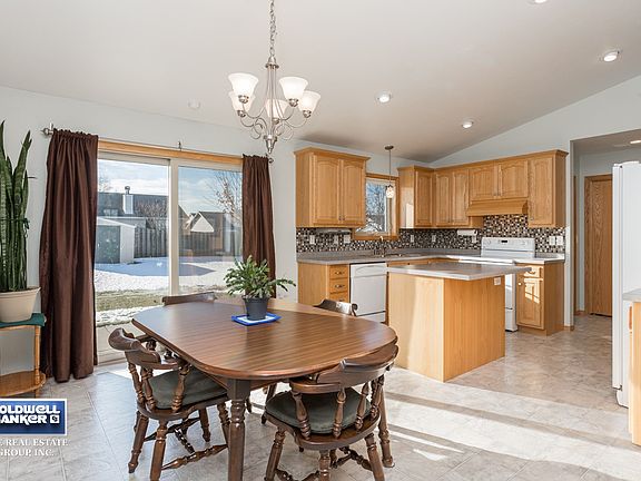 Dining/Kitchen!