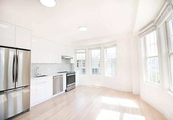 2nd image of 1635 Gough St #302