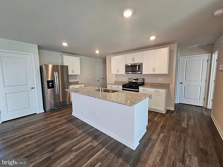 178 Hamstead Dr — Photo 10