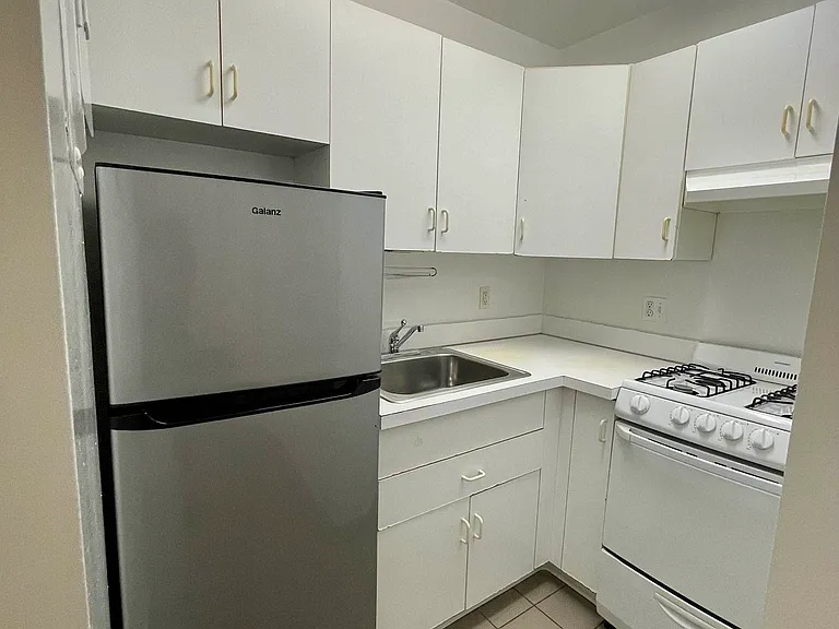 31-15 30th St #1R — Photo 5