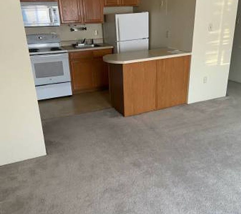 1st image of 614 Knoll Dr APT 6