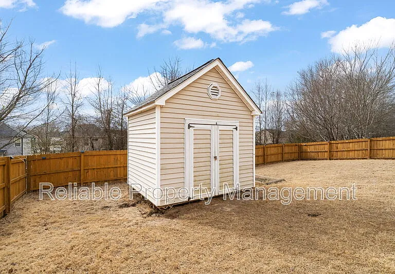 156 Haywood Ln — Photo 5