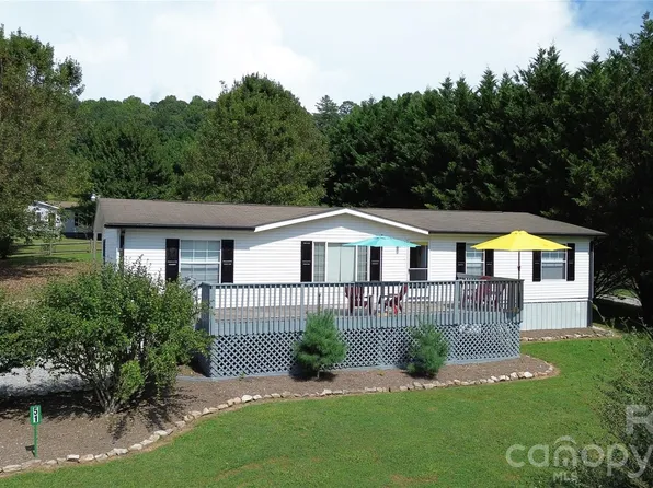 51 Little Hungry Rd, Hendersonville, NC 28792