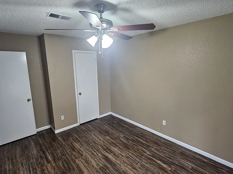 4250 Southchase Ln — Photo 11