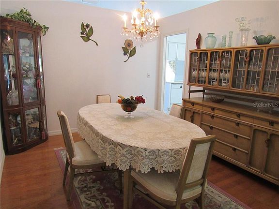 5th image of 27202 Raquet Cir
