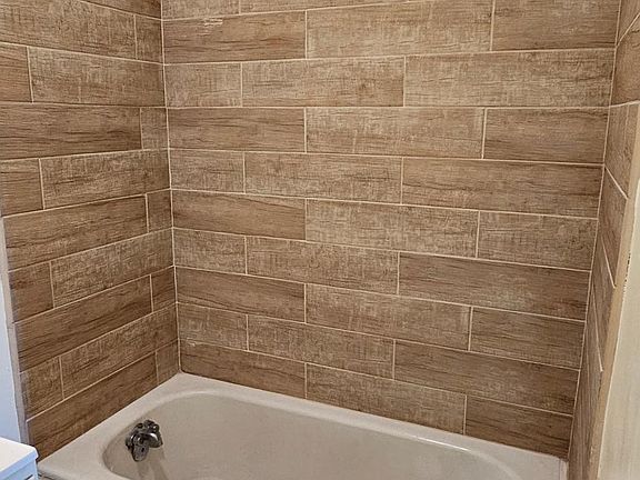 4th image of 305 W 93rd St APT 4