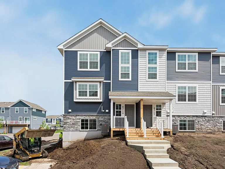 6719 Hinterland Trl S — Photo 2
