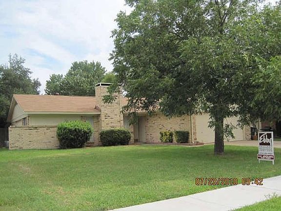 2nd image of 907 Huntington Dr