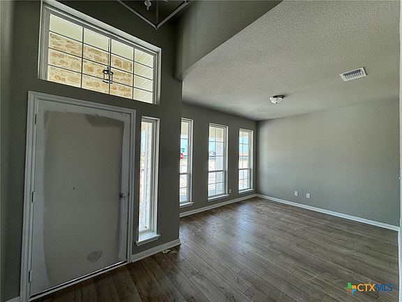 4th image of 5500 Aurelia Dr