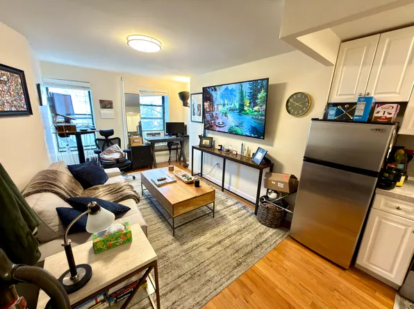 320 East 6th Street image 1 of 15