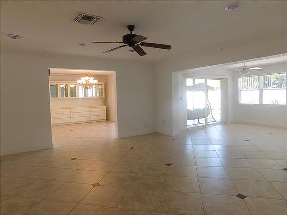 5th image of 1001 SE 10th Ct