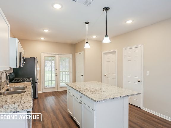 4th image of 211 N Barnett Ave