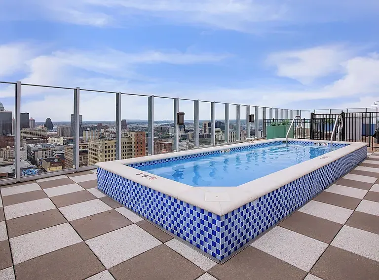 800 Tower Apartments — Photo 10