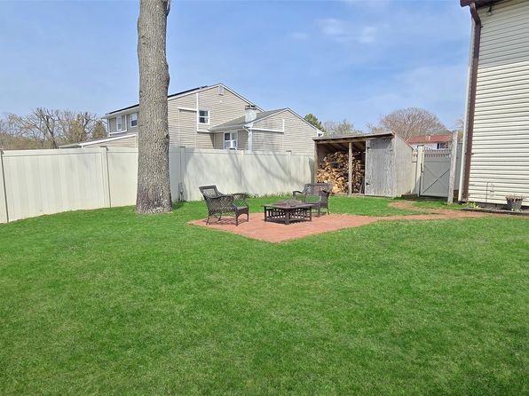 12 Majestic Road, Selden, NY 11784
