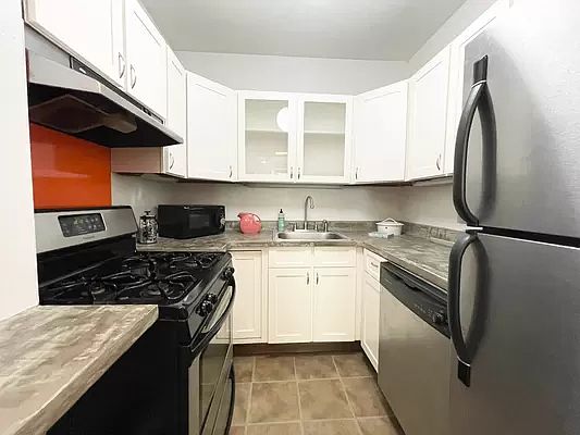 4th image of 376 Bergen St #2