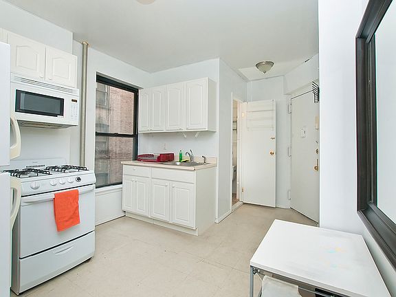 5th image of 335 E 94th St APT 13