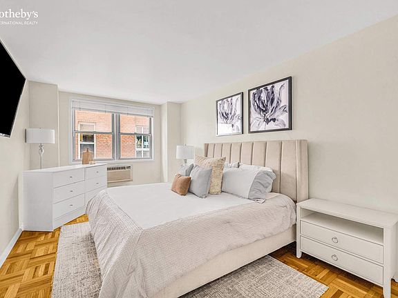 5th image of 215 E 80th St APT 4G