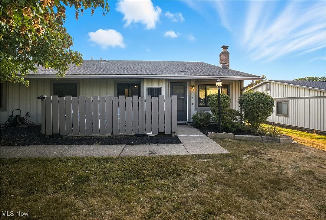 957 Kirkwall Dr photo 1