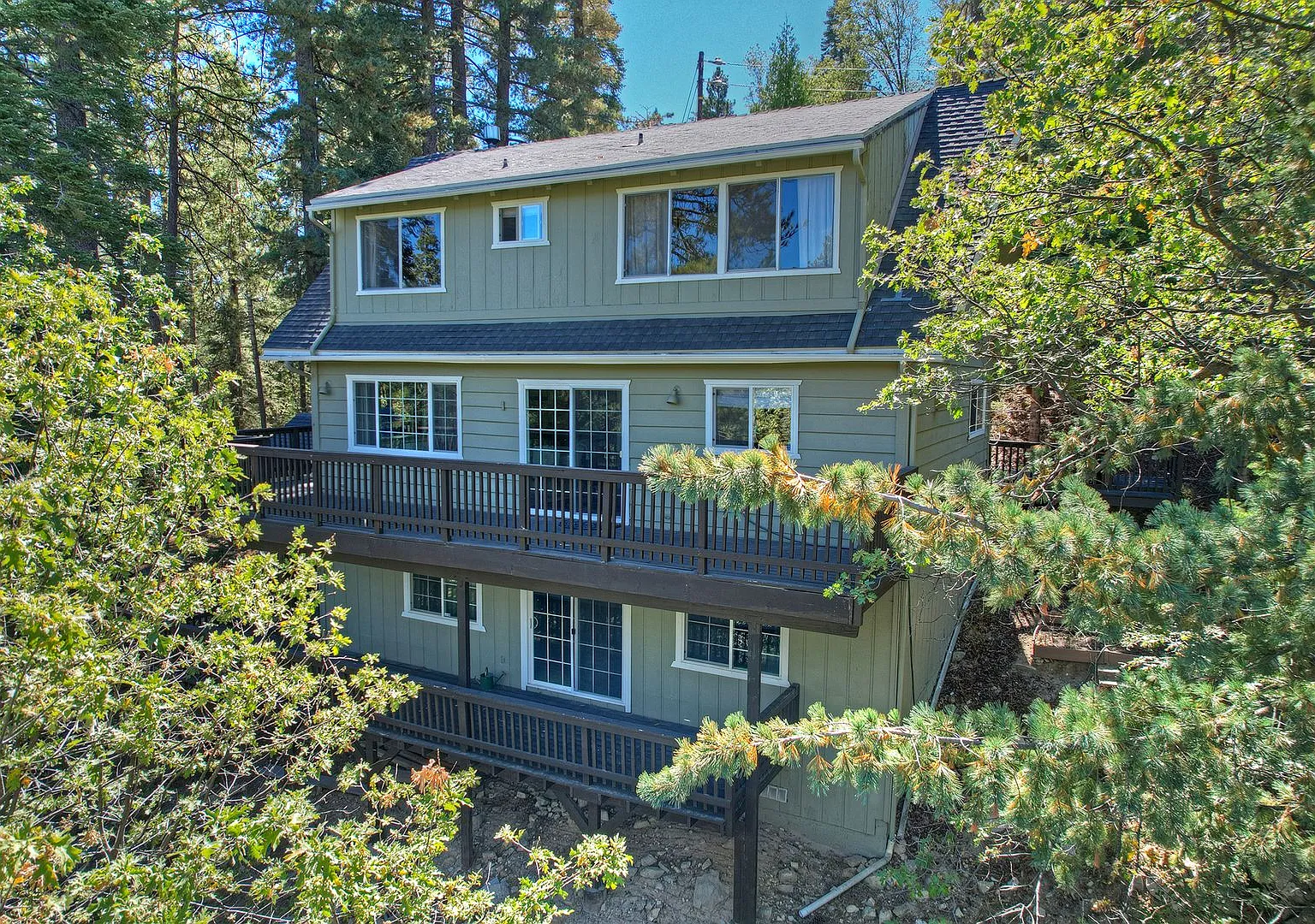 Large 3 Bed / 2 & 1/2 Bath Cabin For Rent in Twin Peaks — Photo 4