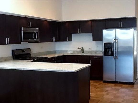 4th image of 1513 W Fullerton Ave APT 03