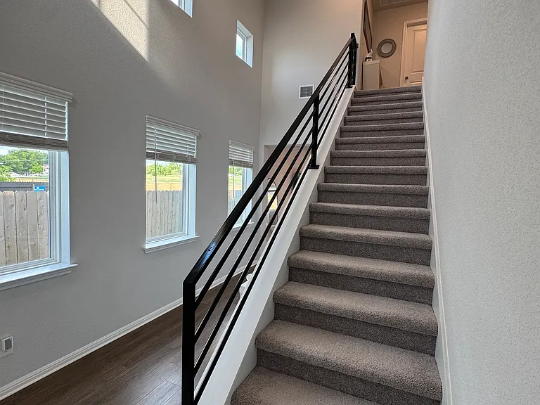 Marsh Ln — Photo 29