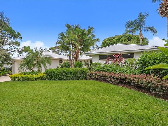 3rd image of 4933 SW Aberdeen Cir