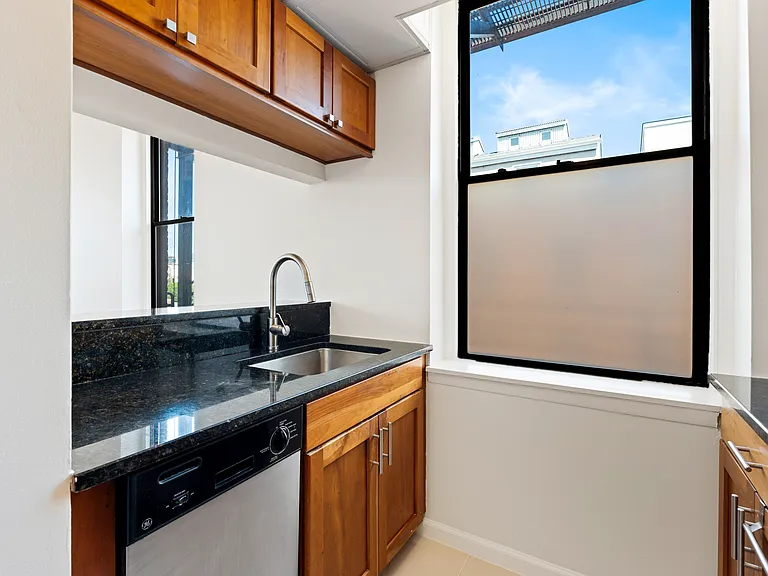 186 Wayne St #425D — Photo 5